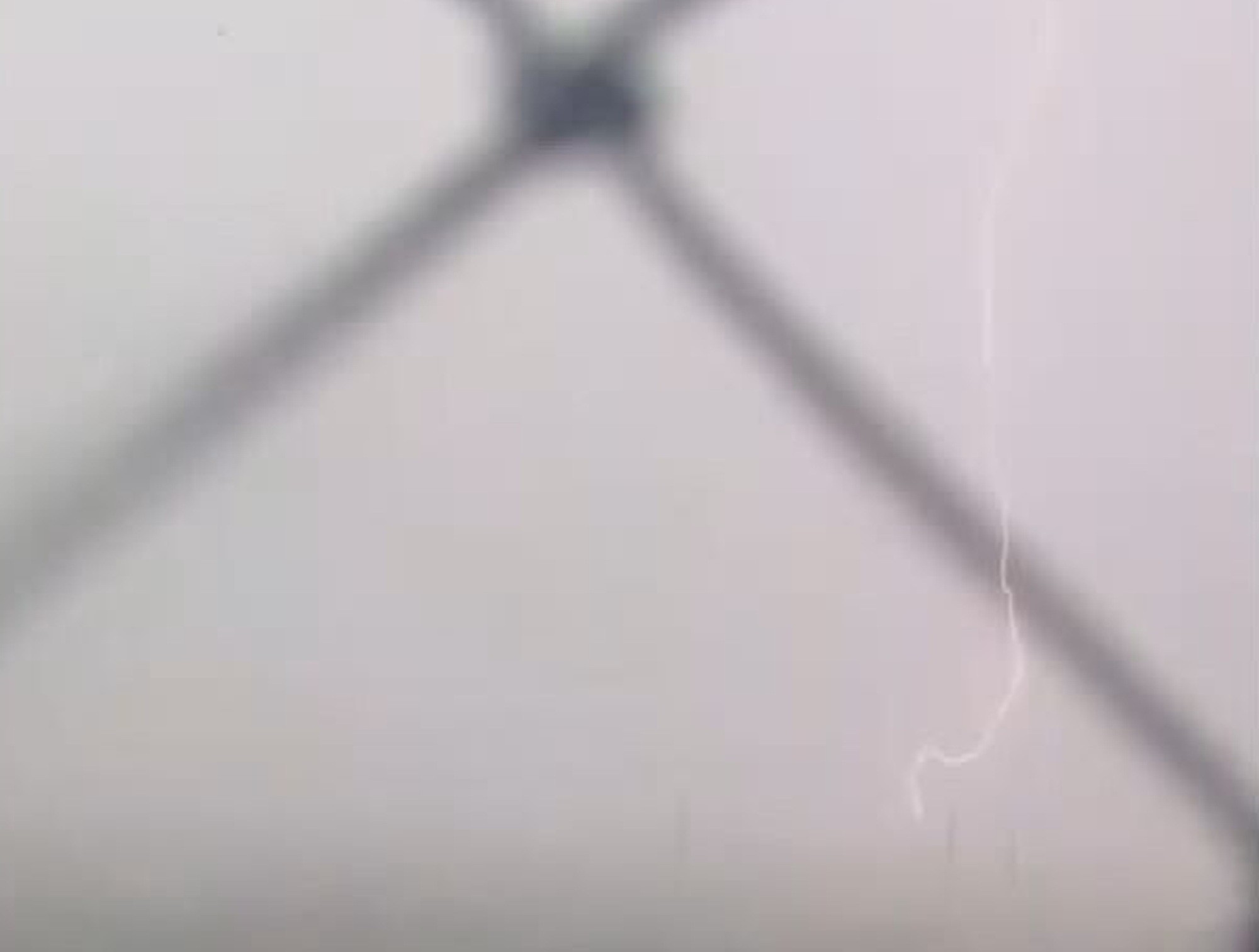 Moradores do Grande Recife registram raios e clarões durante chuva forte em dia de abertura do carnaval; VÍDEO