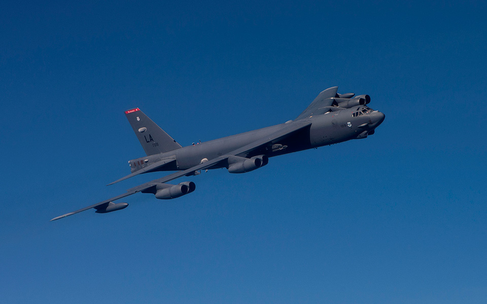Capacidade nuclear e 'espinha dorsal' da Força Aérea dos EUA: conheça o bombardeiro B-52, que sobrevoou a costa da Venezuela