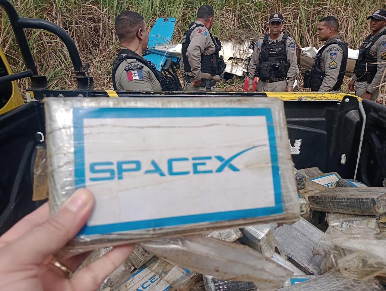 Avião com 195 kg de cocaína cai em AL; PF suspeita de tráfico internacional de drogas e assume investigação 