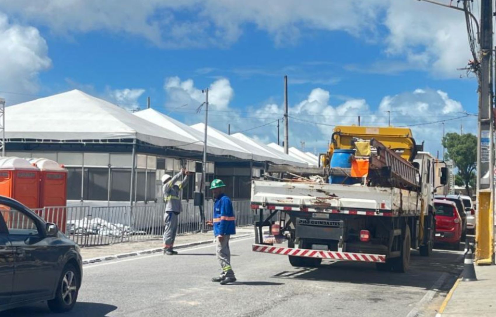 Estacionamento de veículos está proibido em avenida na região central de Aracaju