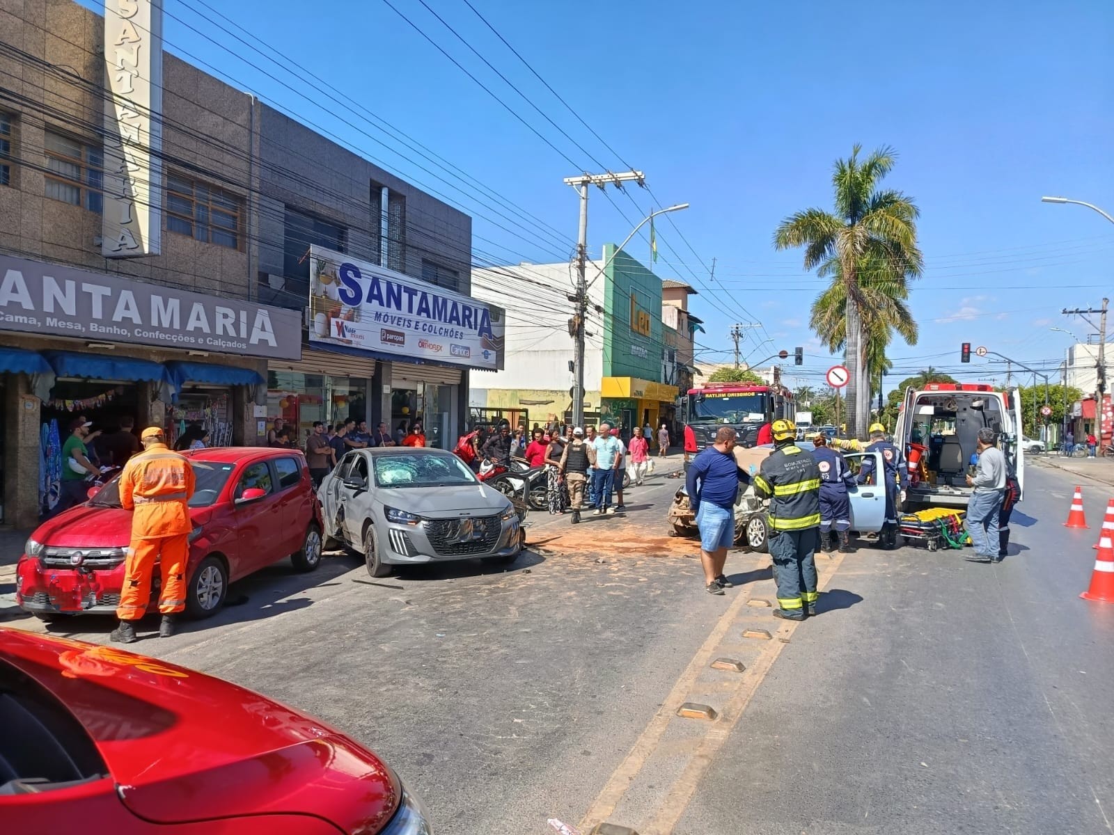 Motorista passa mal ao volante e atinge outros veículos em Montes Claros