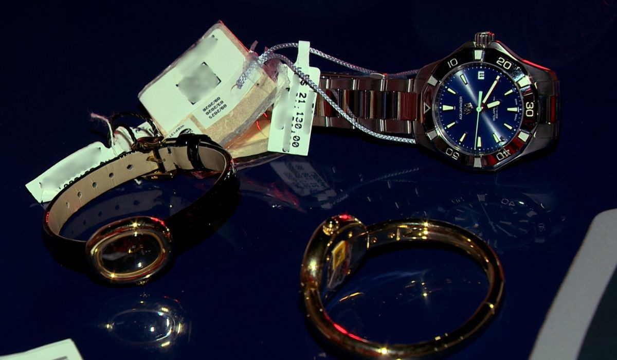 Relógios de luxo recuperados de roubo a joalheria em shopping são avaliados em R$ 1,2 milhão, diz Polícia Civil