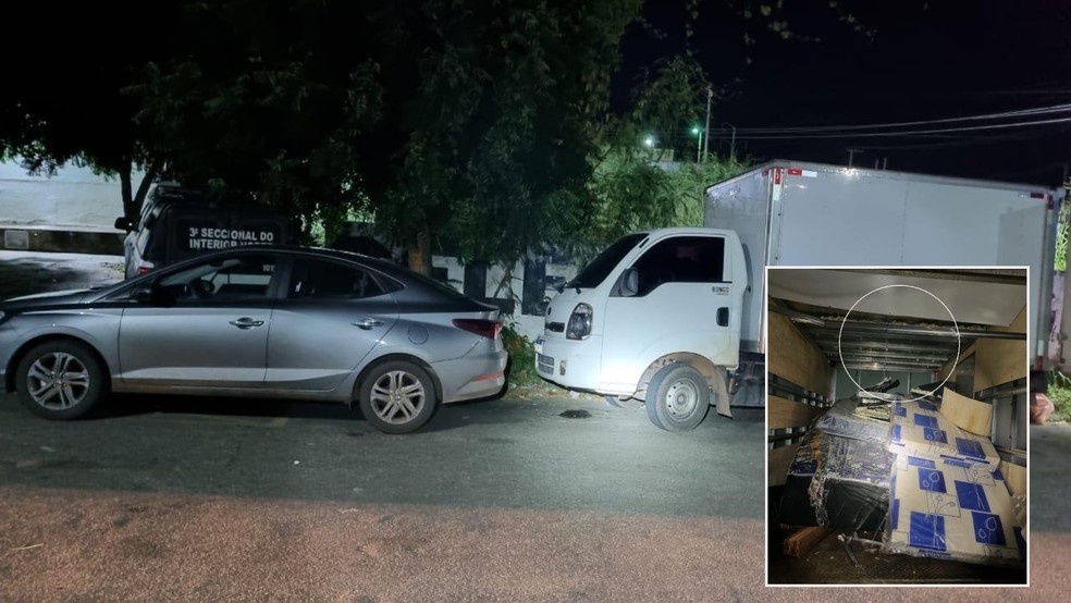 Caminhão que levava a droga e carro que escoltava o veículo foram apreendidos. — Foto: PRF/ Divulgação