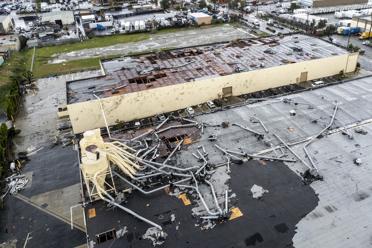 Tornado atinge subúrbio de Los Angeles; 1 pessoa ferida Mundo G1