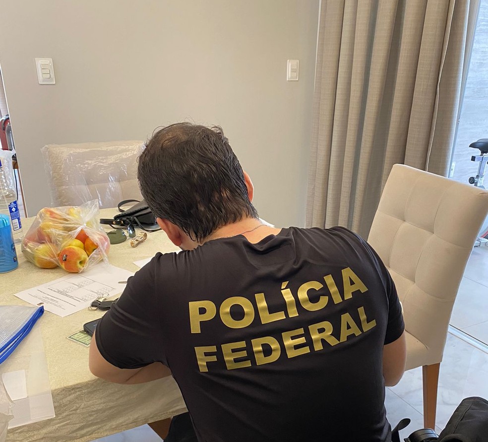 PF cumpre mandados em operação de combate a desvio de recursos em Valença do Piauí — Foto: Divulgação/PF