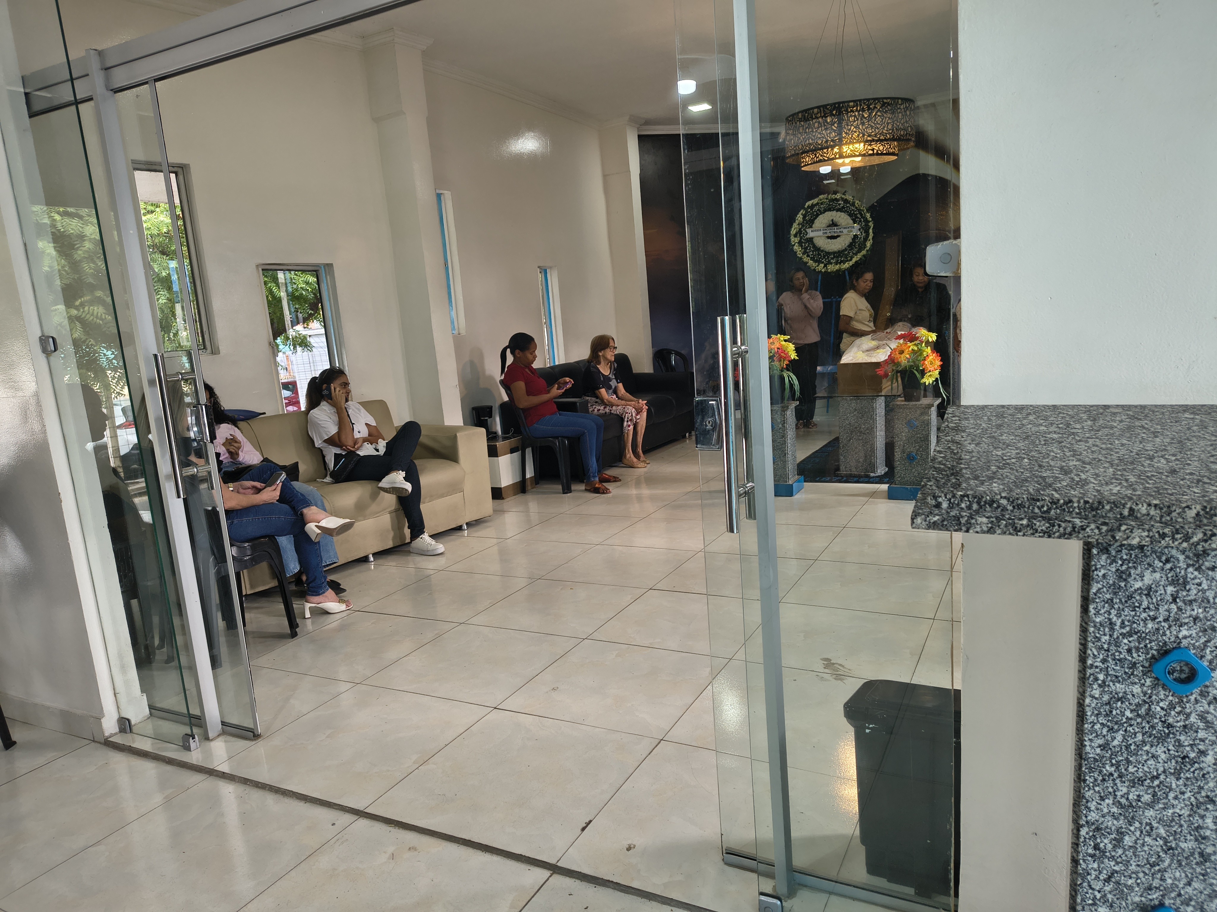 ‘Ele gostava de ensinar’: família se despede de estudante morto em Petrolina