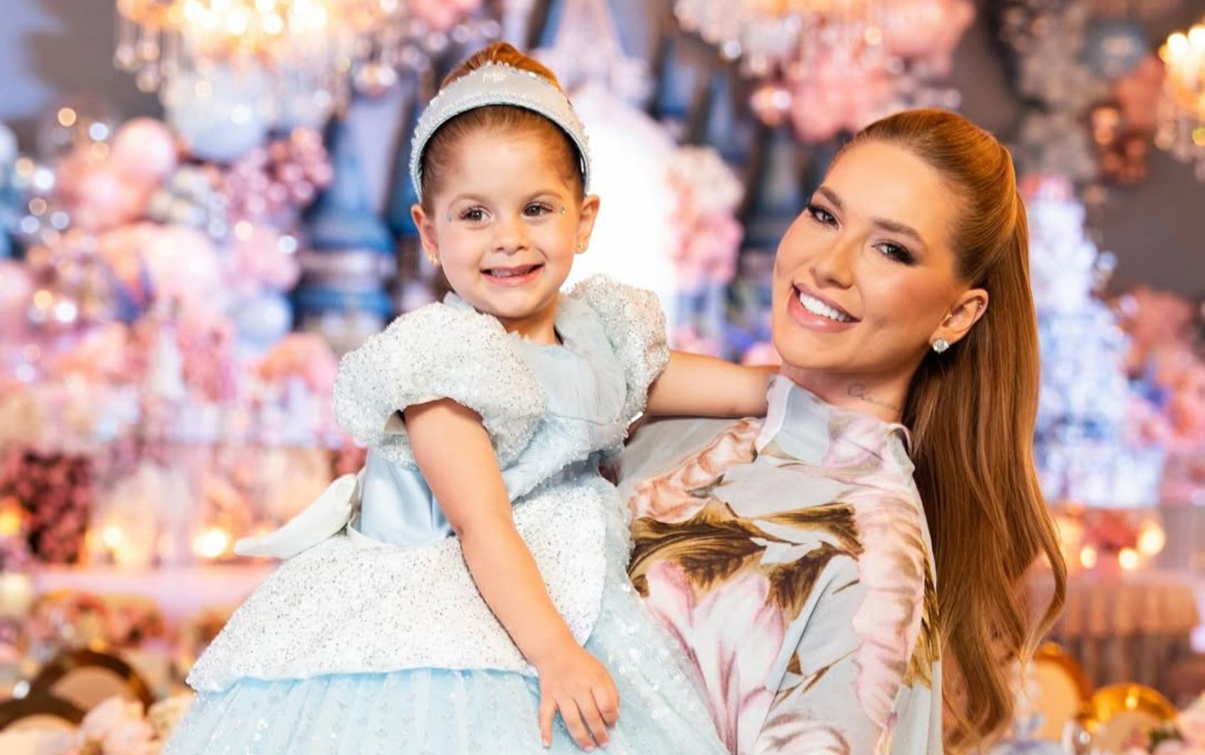 Maria Flor comemora aniversário de 3 anos com tema de Cinderela 