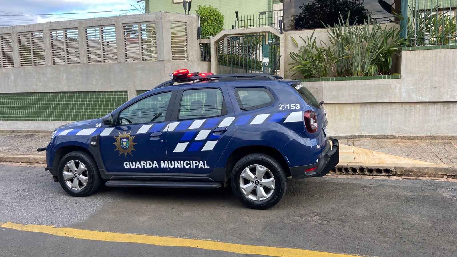 Suspeito invade cobertura e é baleado por guarda municipal que mora no prédio em Campinas 