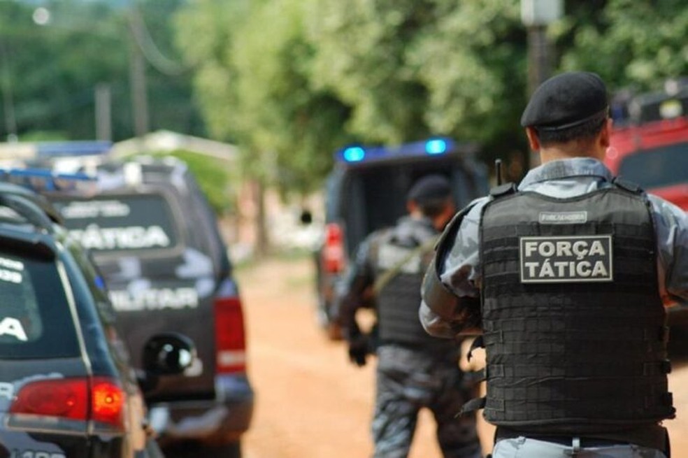 ft-cba Suspeitos de roubar carro e fazer família refém são mortos em confronto com a polícia em MT