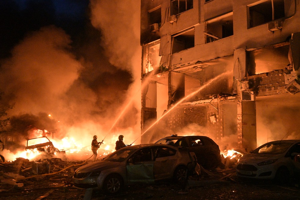 Ataques russos com mísseis e drones deixam 10 mortos e 24 feridos em Kiev