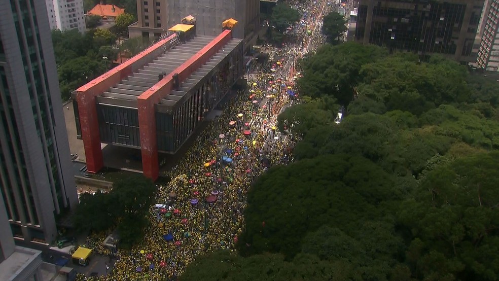 Imagem aérea da região do Masp, na Paulista, onde apoiadores de Bolsonaro estão reunidos neste domingo (25) — Foto: Reprodução/g1