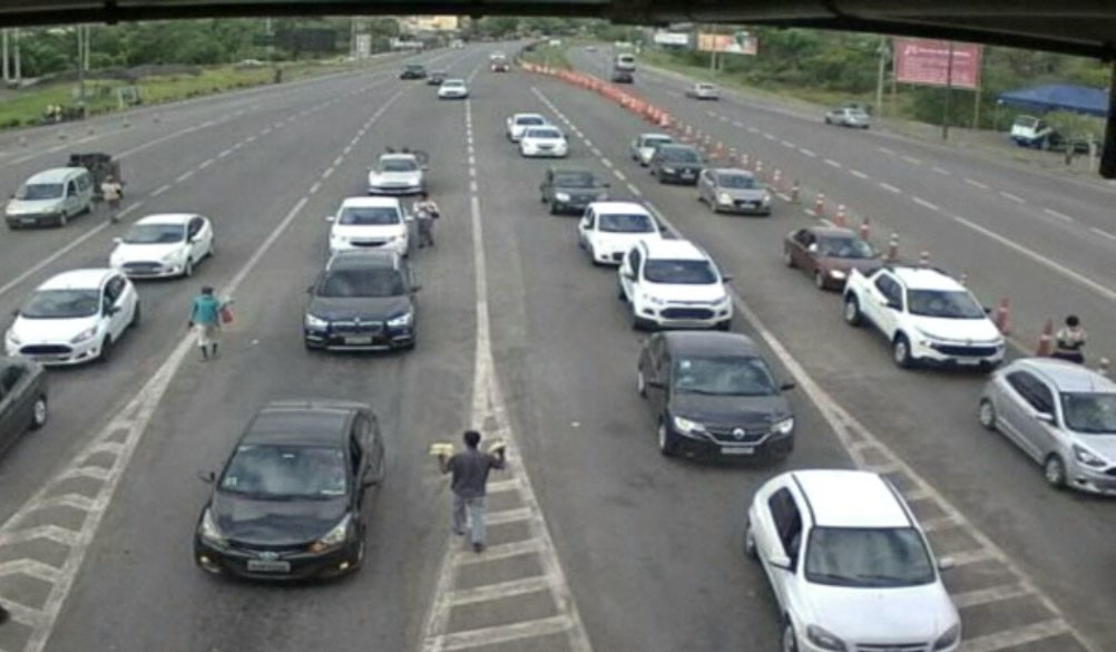 Feriado de Tiradentes deve registrar fluxo de mais de 600 mil veículos nas rodovias baianas; veja como se programar