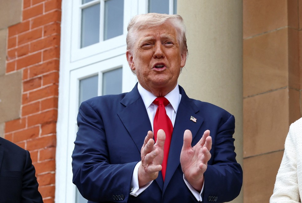 Trump reitera 'decepção' com Putin e diz que irá reduzir prazo dado à Rússia para endurecer sanções em 28 de julho de 2025. — Foto: REUTERS/Evelyn Hockstein