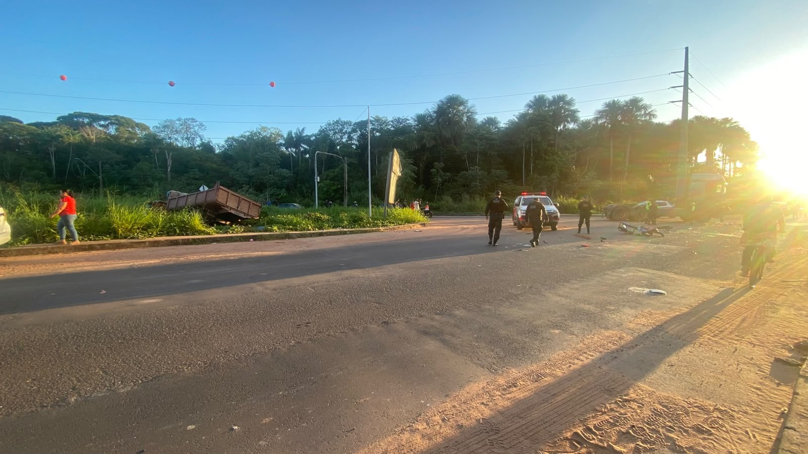 Idoso de 73 anos é lançado para fora de caçamba após colisão com caminhão em Santarém 