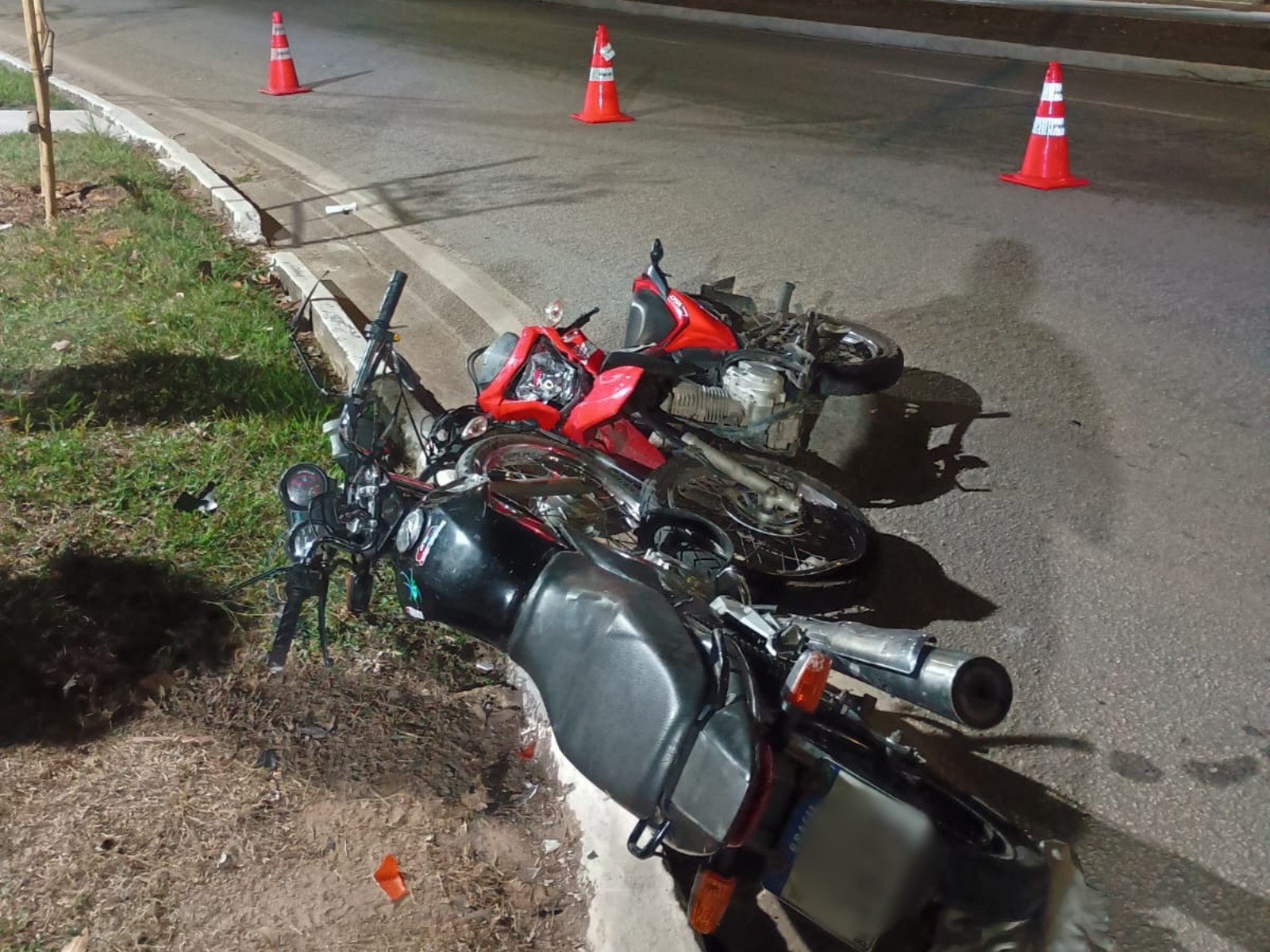 Acidente entre motos deixa dois feridos graves na BR-458, em Ipatinga