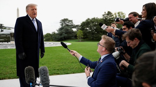 Jornalistas voltam a ser barrados após Justiça mandar Trump devolver acesso
