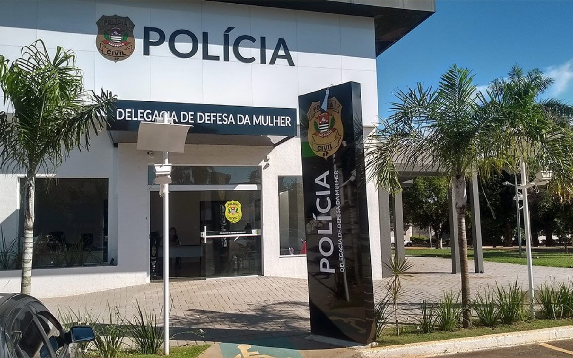 Homem é preso suspeito de ficar nu e tentar atrair criança para dentro de garagem de casa 