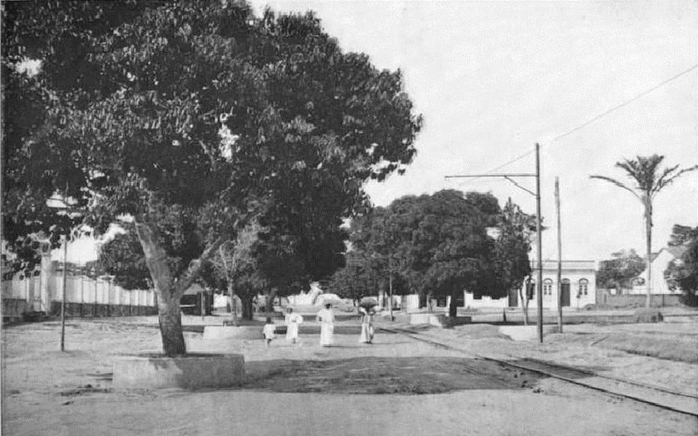 Praça surgiu em frente ao cemitério São José. — Foto: Reprodução