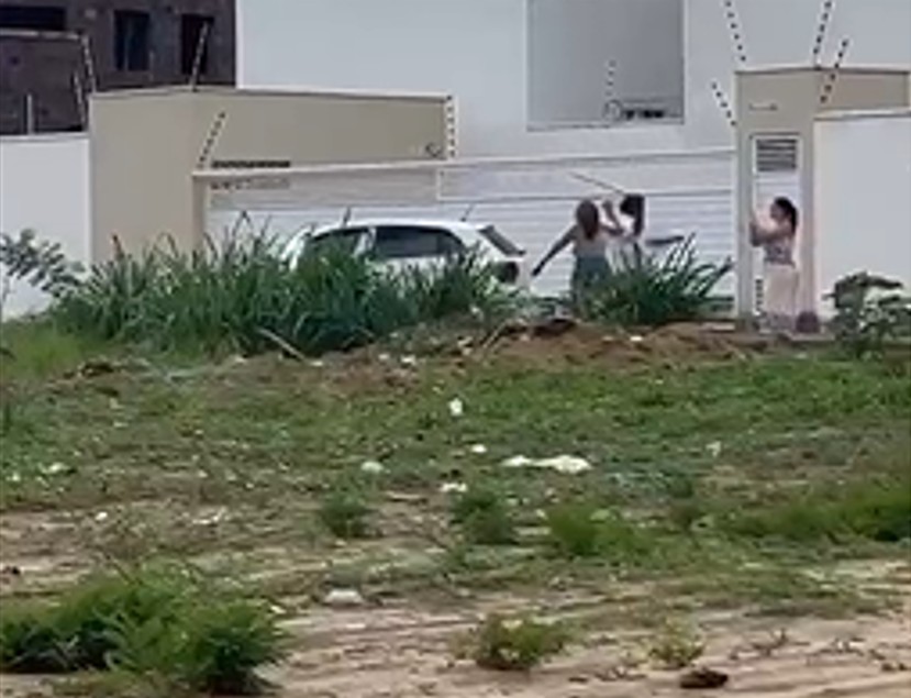 VÍDEO: Mulher é agredida durante briga de trânsito em Parnamirim