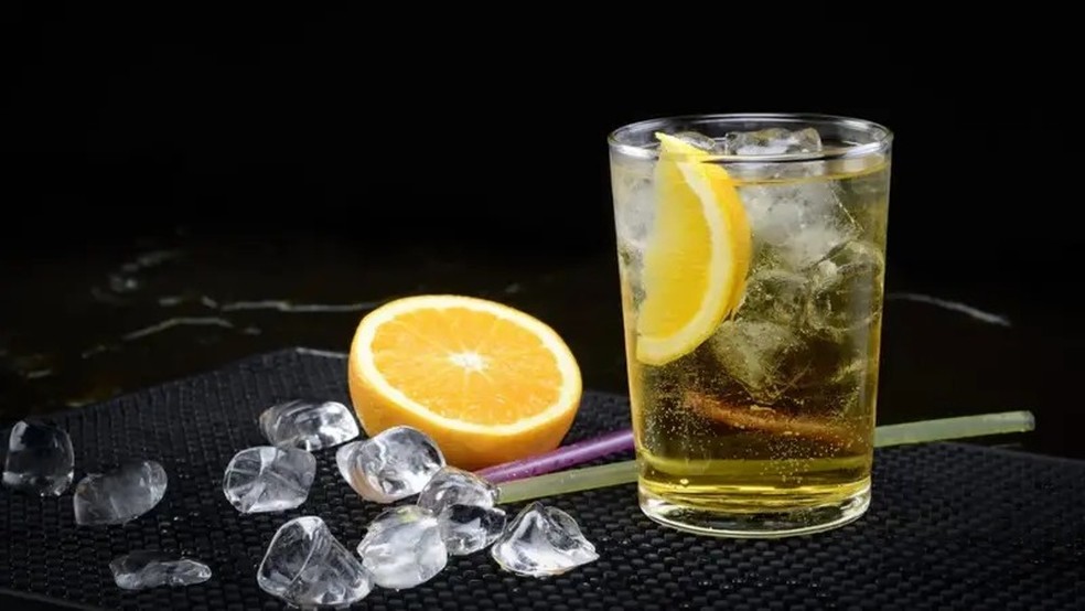 Mistura de álcool e energético é popular na vida noturna de várias cidades do mundo — Foto: Getty Images