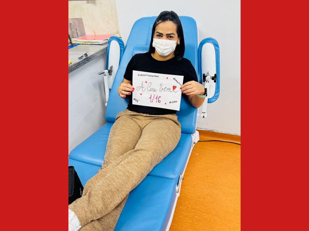 Eliandra enfrentou 16 sessões de quimioterapia, mastectomia com reconstrução, retirada de linfonodos e 15 sessões de radioterapia — Foto: Arquivo Pessoal