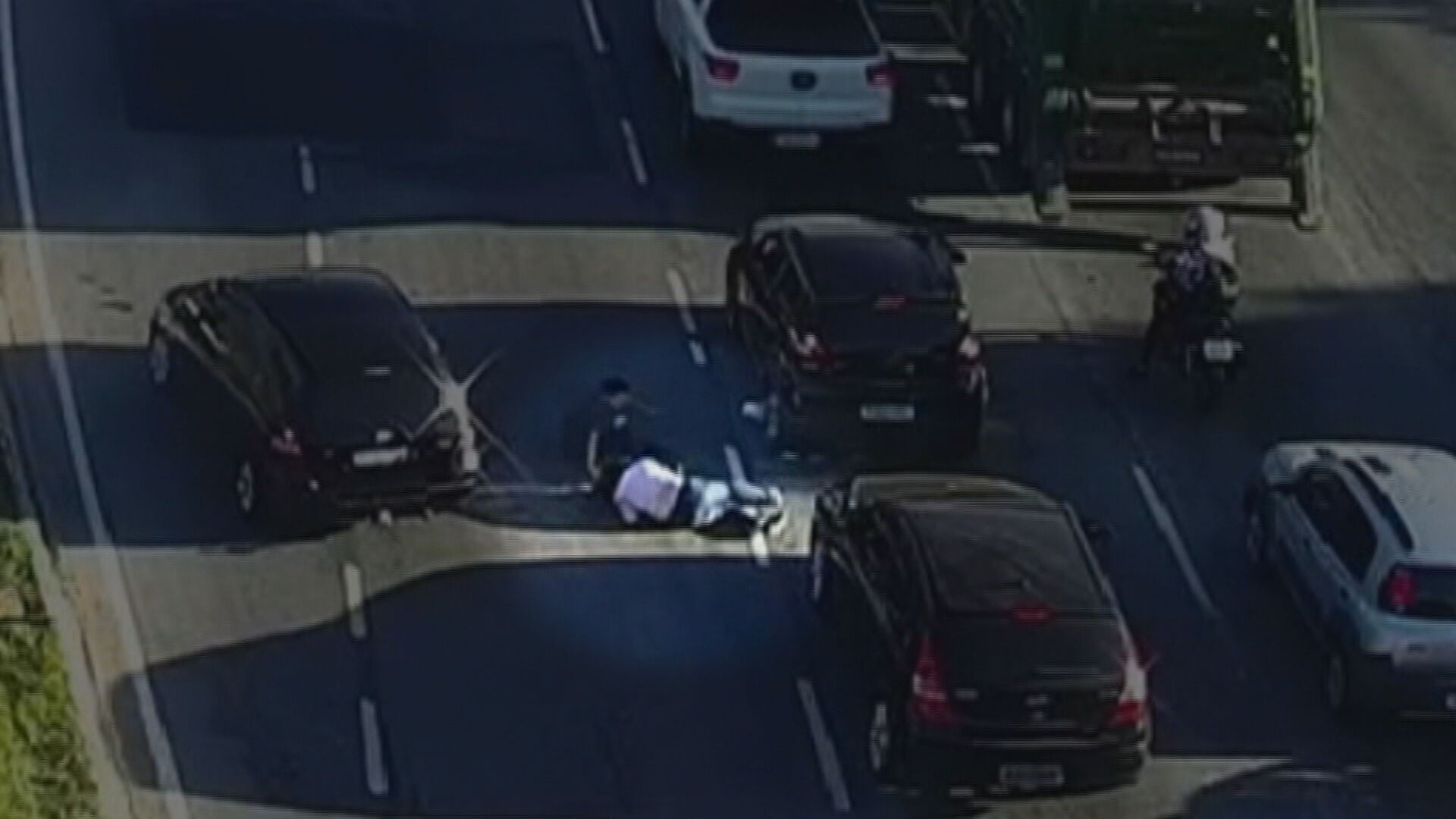 Mulher e criança são atropeladas em avenida movimentada de Belo Horizonte; VÍDEO