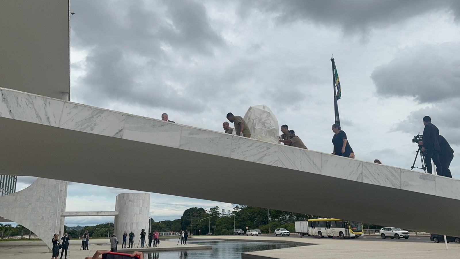 Planalto começa a receber obras de arte restauradas dois anos após ataques golpistas