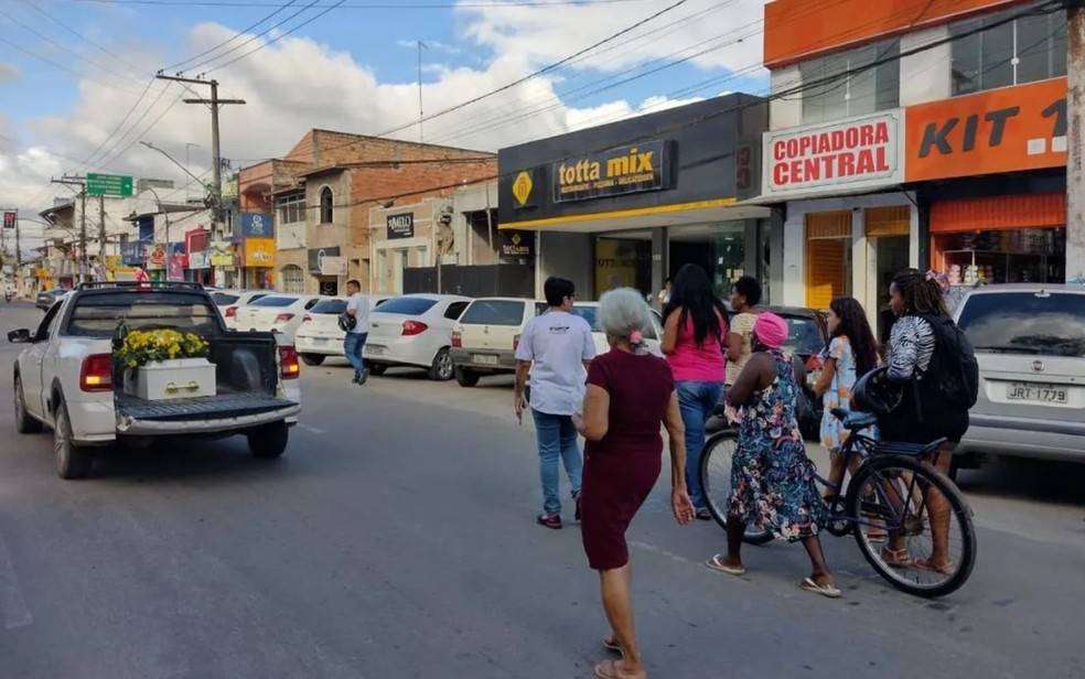 Cachorro ganha cortejo fúnebre no recôncavo da Bahia — Foto: Léo Conceição/Arquivo Pessoal