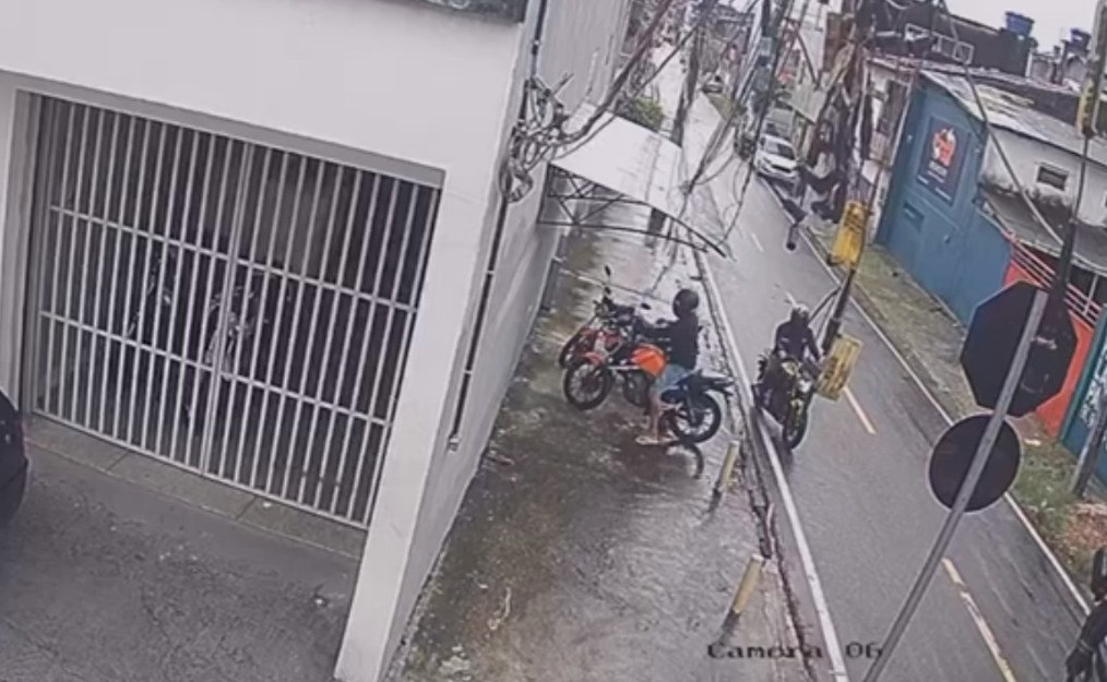 Criminosos furtam moto em plena luz do dia próximo à av. Júlio César, em Belém