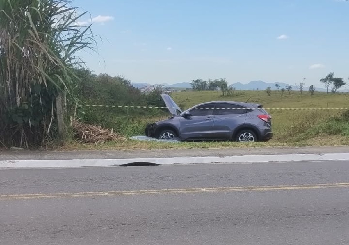 Homem é morto a tiros dentro de carro em Resende 