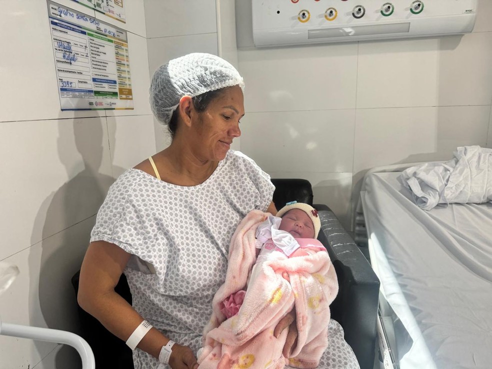 Bebê nascida às 2h42 de 2026, na Maternidade Lourdes Nogeira, em Aracaju. — Foto: Anna Fontes/ TV Sergipe