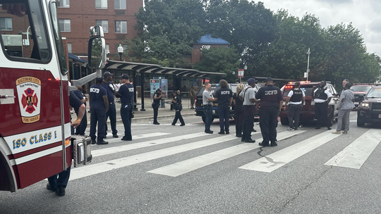 Overdose em massa em Baltimore, nos EUA, leva 25 pessoas ao hospital e mobiliza autoridades - Operação conjunta chegou a fechar algumas ruas. Em comunicado oficial, o Departamento de Saúde da cidade afirma que a causa das overdoses ainda está sendo investigada, porém jornal local afirma que a droga usada foi o fentanil.