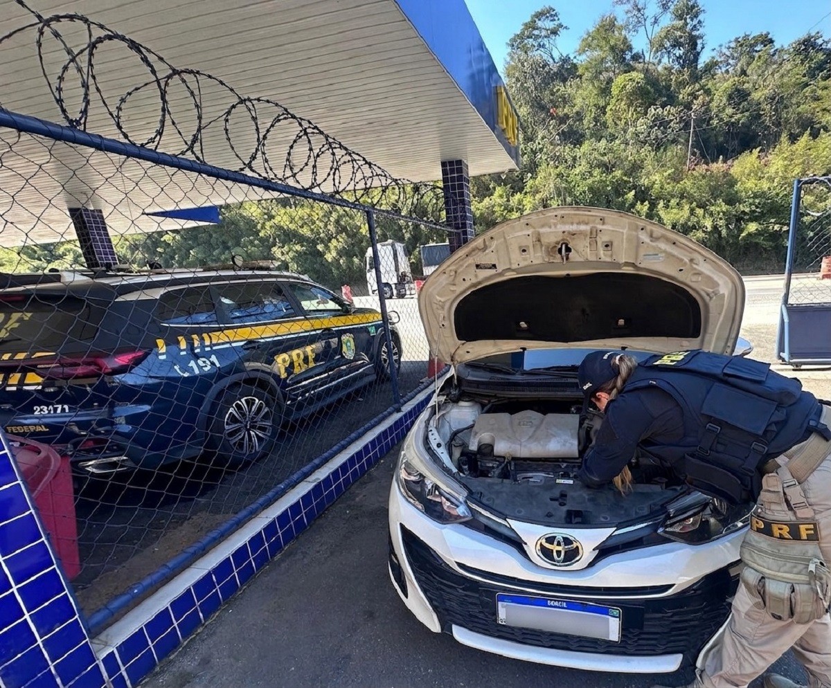 Idoso é detido com carro clonado na BR-040, em Juiz de Fora