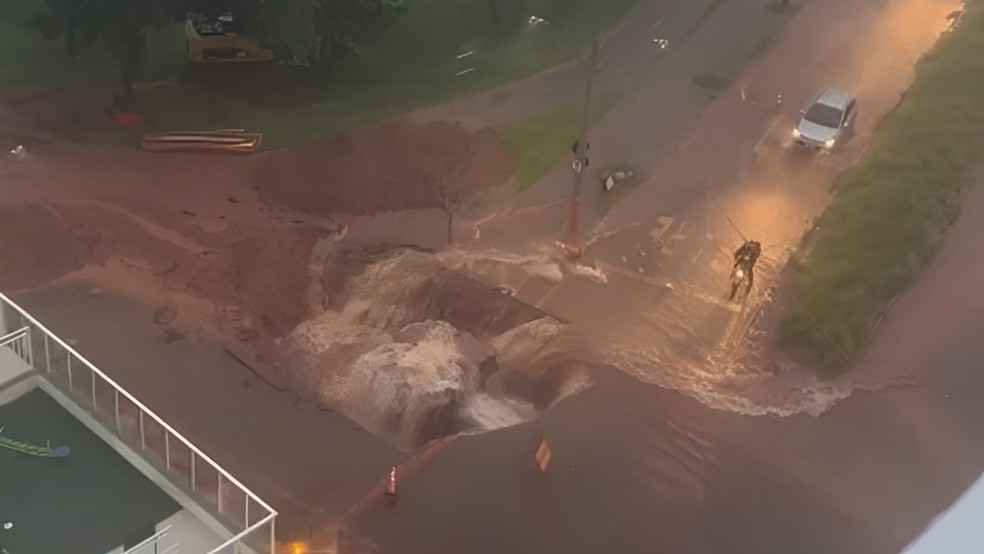 Cratera come&ccedil;ou com chuva da &uacute;ltima semana &mdash; Foto: Reprodu&ccedil;&atilde;o/Redes Sociais