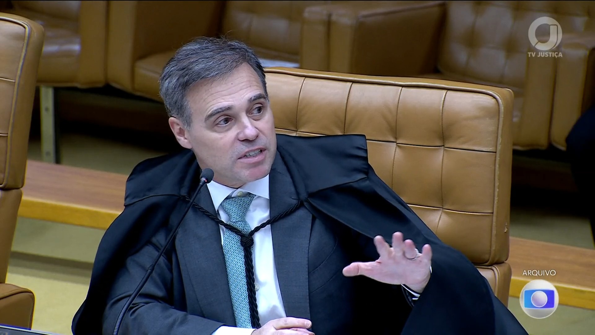 André Mendonça critica pedido de investigação contra ele feito por Alexandre de Moraes