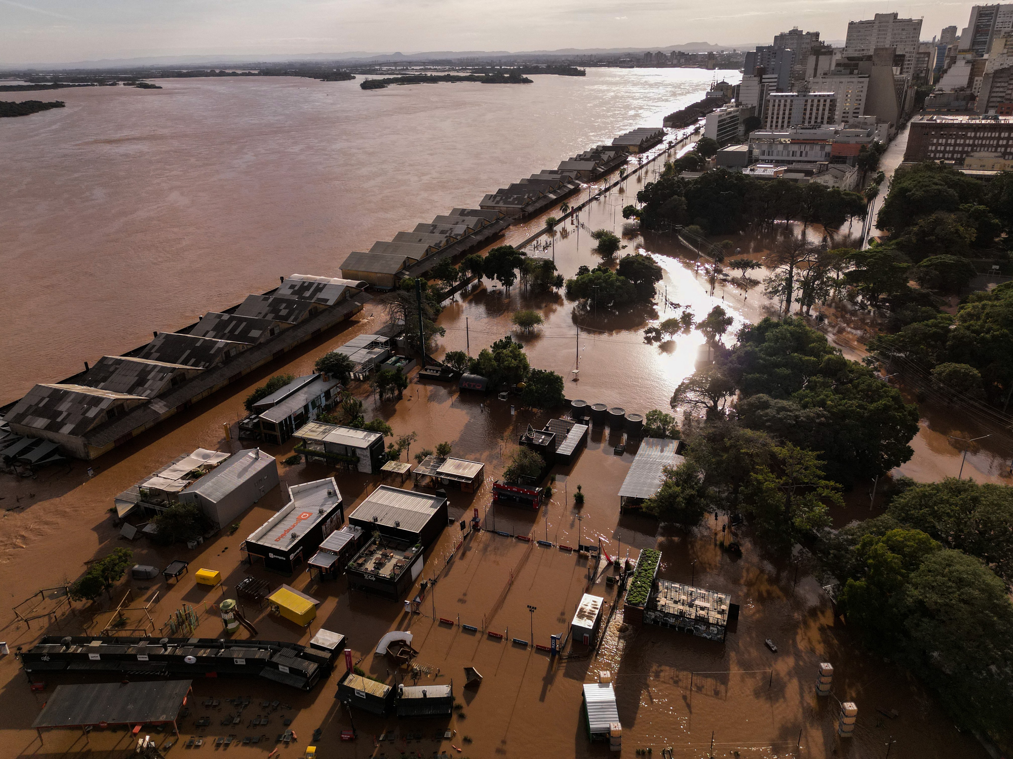 Com foco na ansiedade climática, hospital oferece terapia gratuita para vítimas da enchente no RS