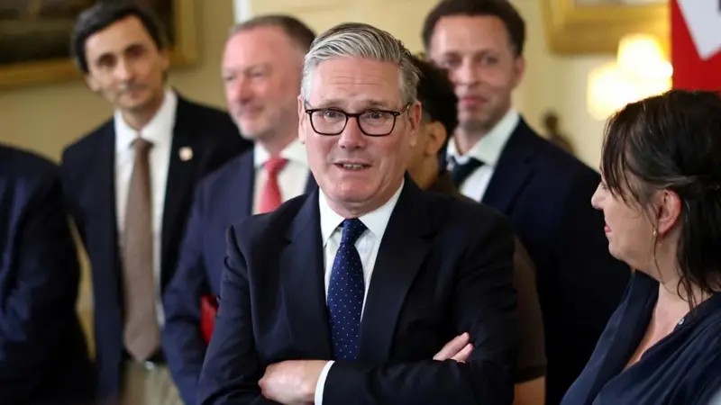 Dias após deixar cargo de premiê, Starmer renuncia ao Parlamento do Reino Unido