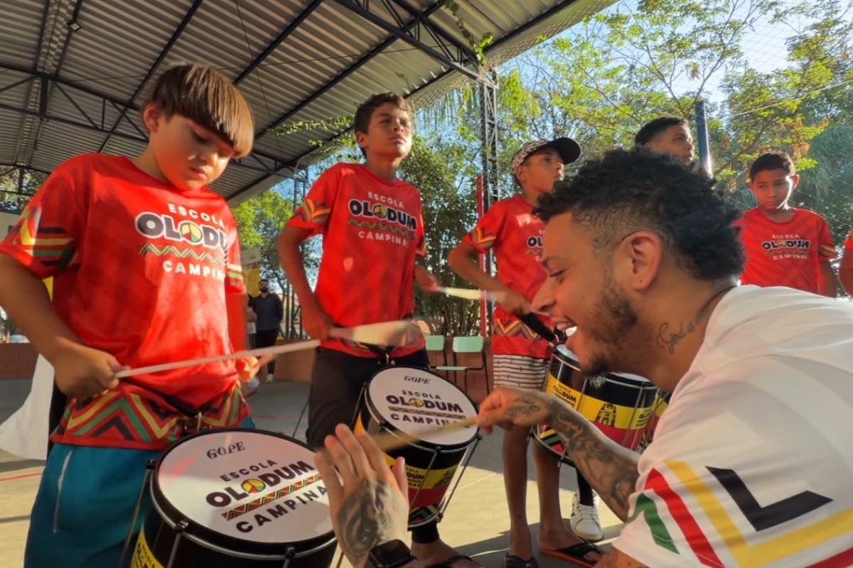Instituição transforma rotina de crianças e jovens da periferia de Campinas com aulas de música e cidadania