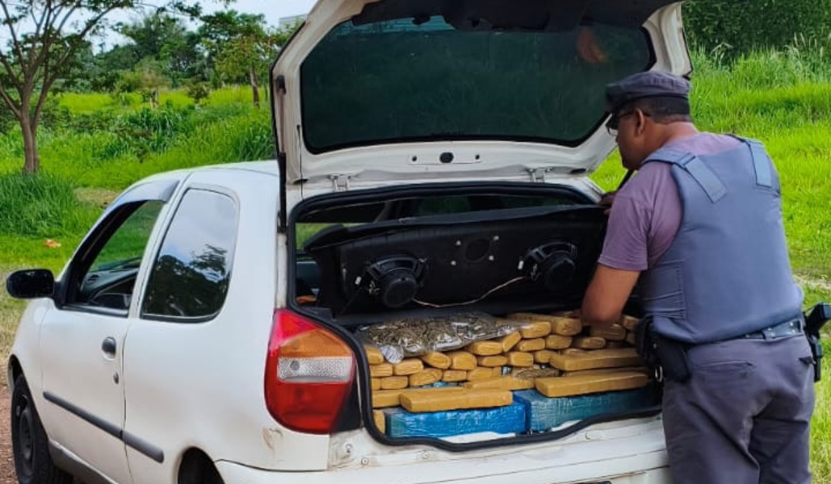 Dupla é presa com quase 400 kg de maconha durante operação em rodovia do interior de SP