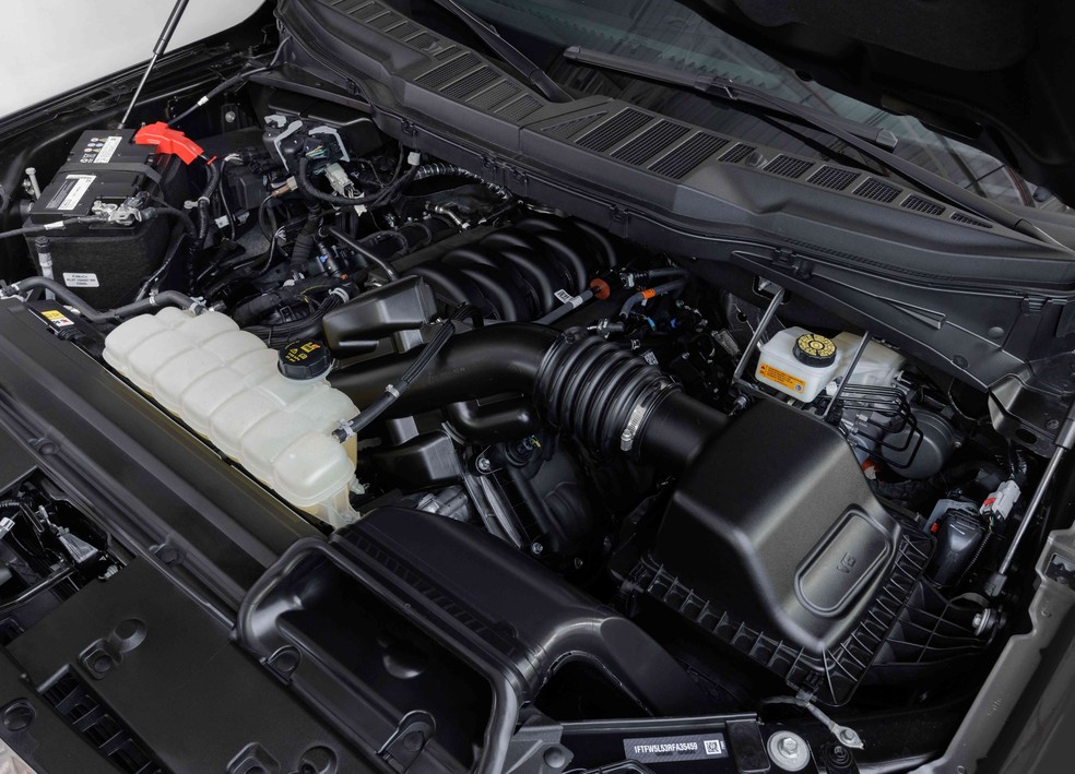 Motor Coyote 5.0 V8 disponibiliza 405 cv de potência e 56 kgfm de torque — Foto: Divulgação | Ford