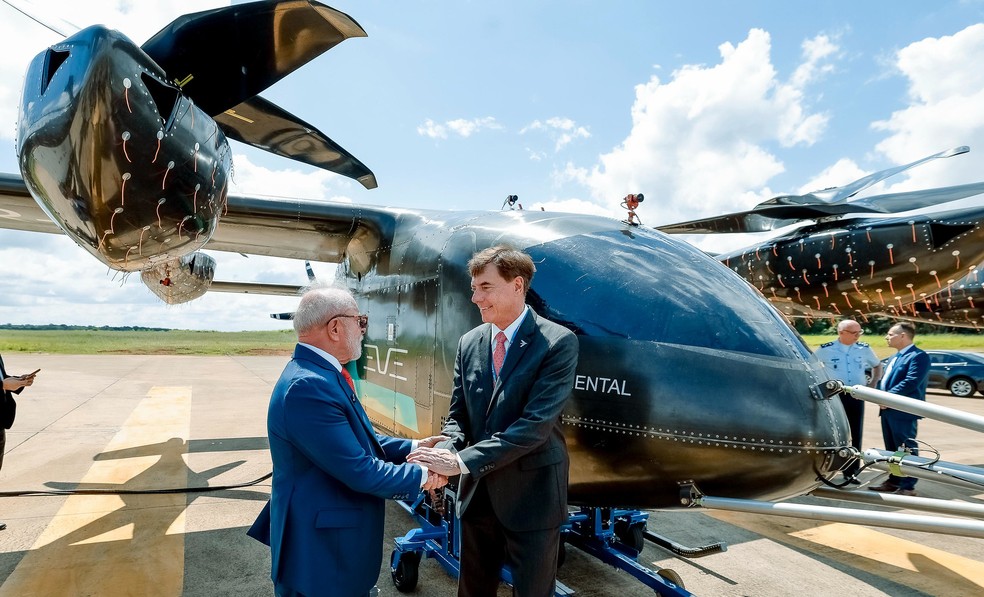 Presidente durante a cerimônia de apresentação do primeiro Caça F-39 E Gripen montado no Brasil. — Foto: Ricardo Stuckert/ Presidência da República