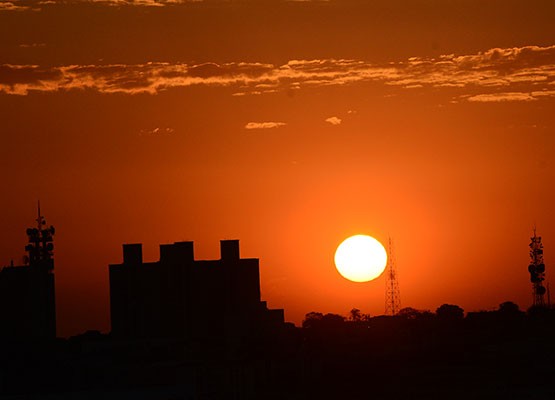 Mundo tem o 12º mês consecutivo de recorde de calor, e temperatura global anual deve ultrapassar 1,5°C