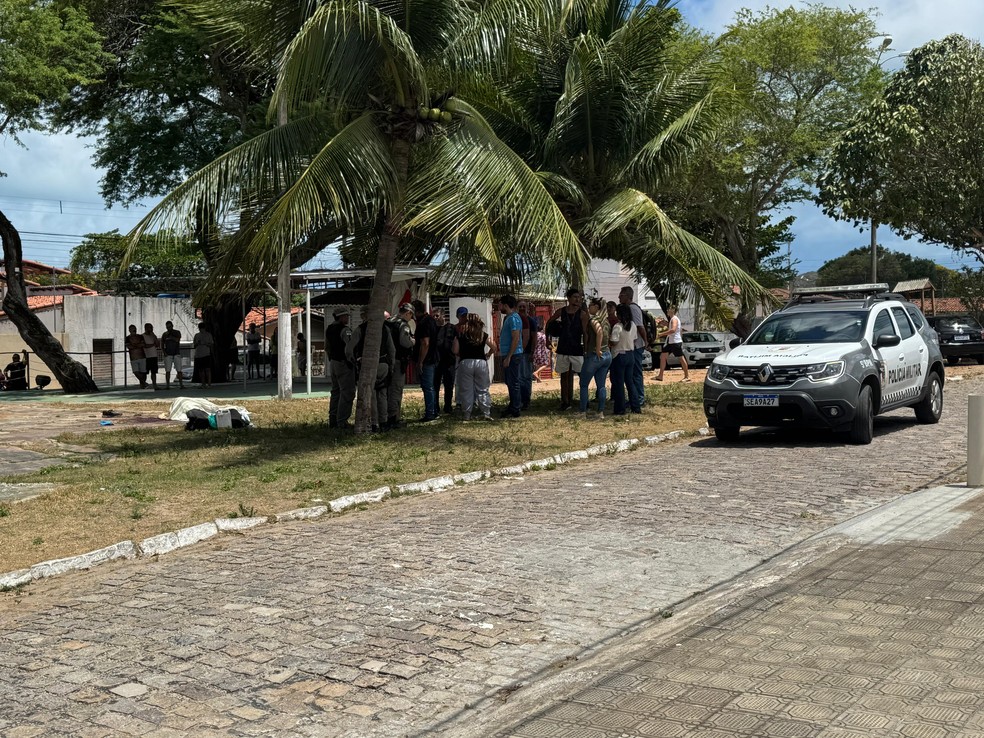 Crime aconteceu em praça no conjunto Potilândia em Natal — Foto: Sérgio Henrique Santos/Inter TV Cabugi