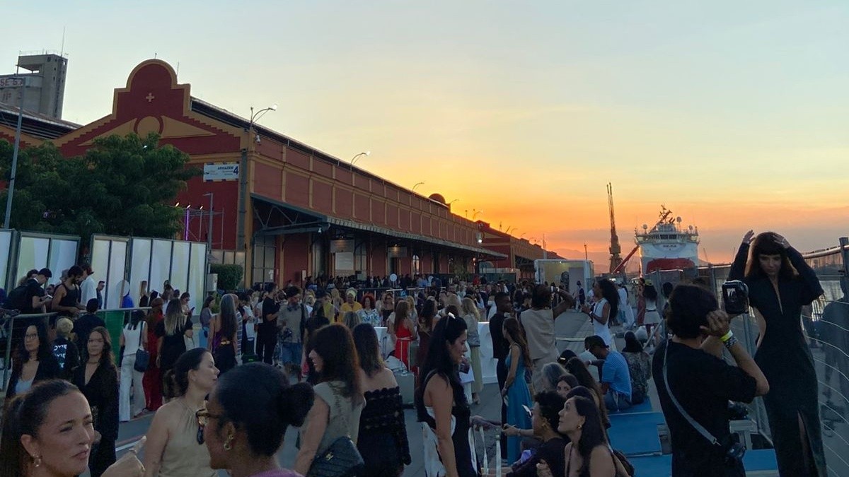 Área para descanso, DJ, bebidas e banheiro químico de luxo: veja o que tem no VIP do Rio Fashion Week