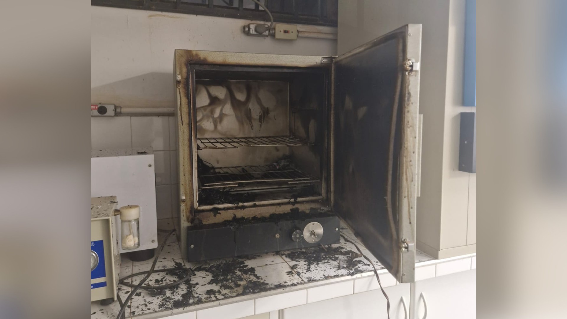 VÍDEO: Estufas esquecidas ligadas pegam fogo em laboratório da UFU; fumaça toma conta de corredores