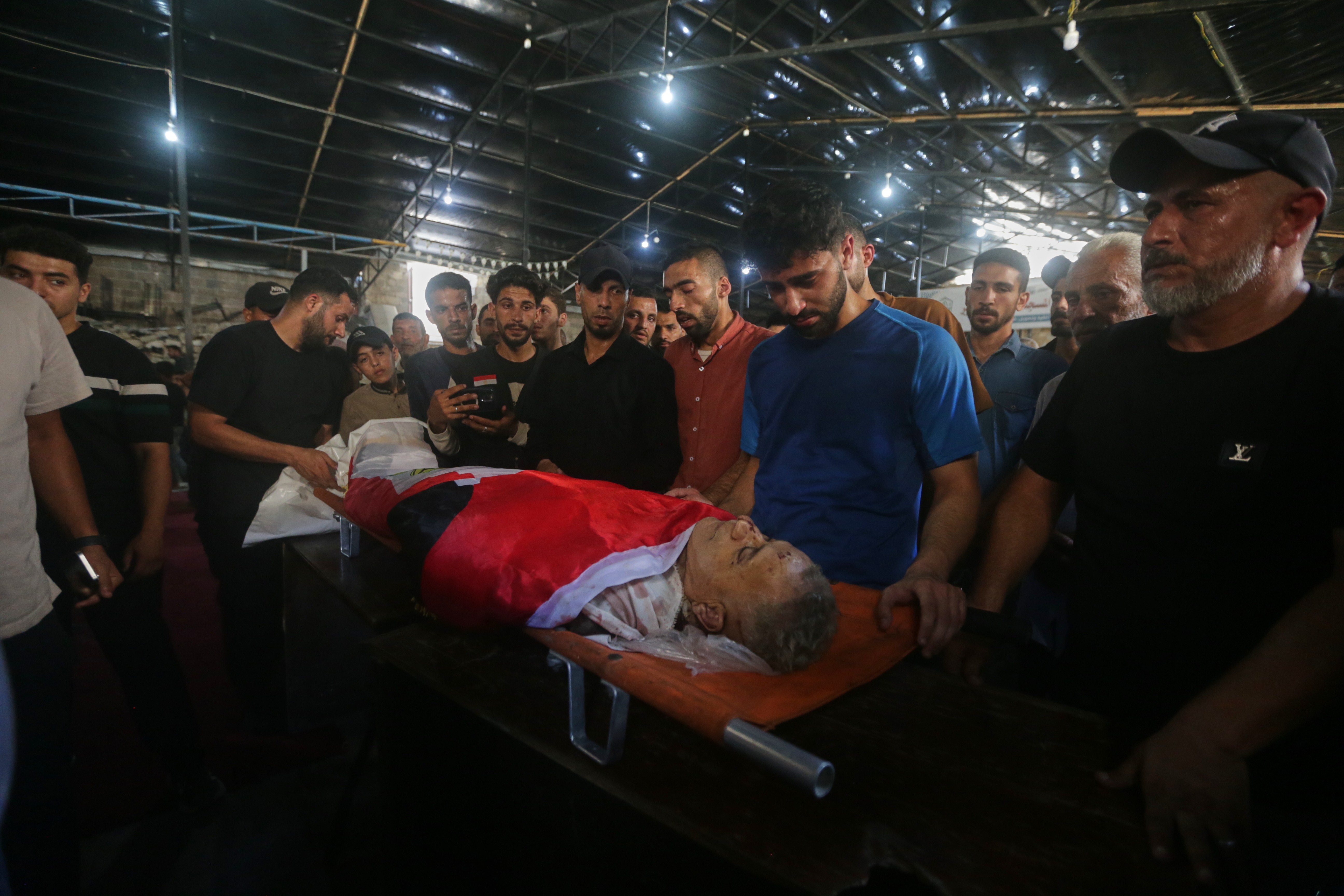 Israel bombardeia Gaza e mata palestino que organizava transmissões da Copa do Mundo 
