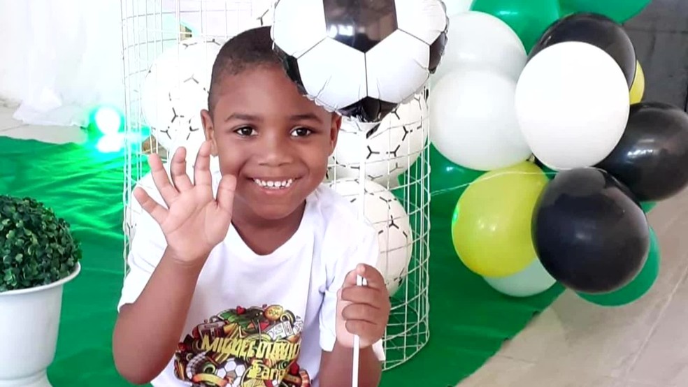 Miguel Otávio tinha 5 anos de idade e morreu ao cair de uma altura de 35 metros no Recife — Foto: Reprodução/WhatsApp