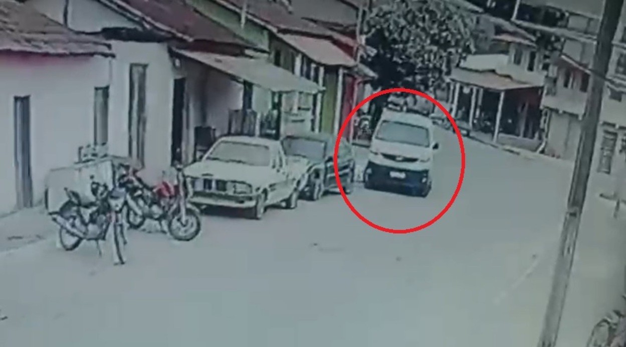 PM prende suspeito de homicídio após perseguição em área de mata em Itabirinha