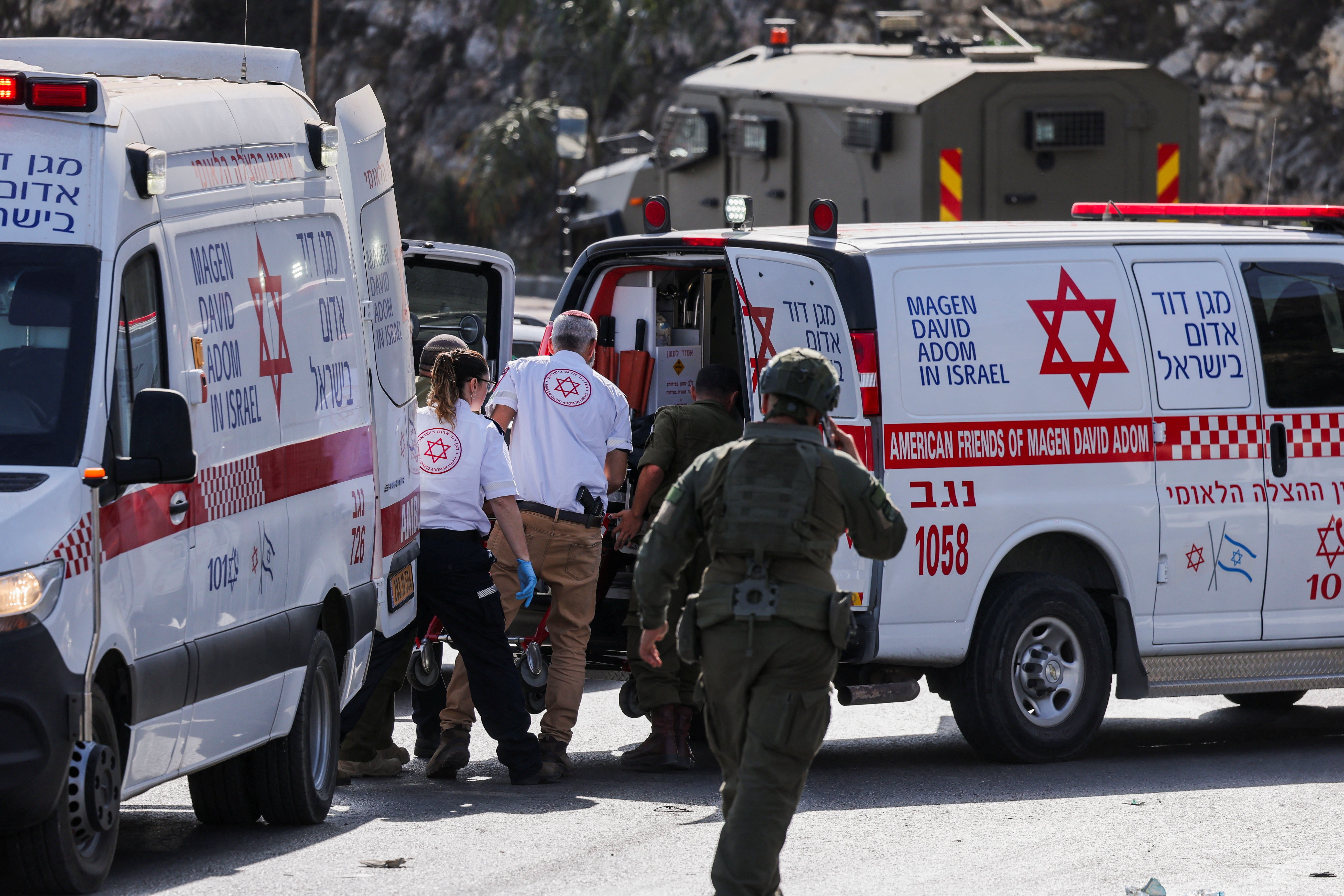 Israel diz que frustrou 'ataque terrorista' na Cisjordânia; tropas matam 2 suspeitos após 5 israelenses ficarem feridos