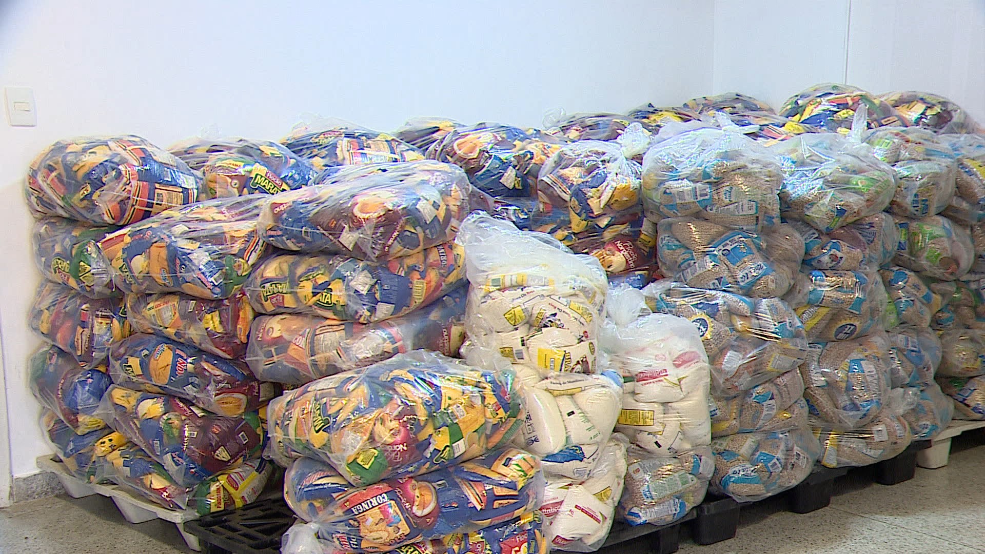 Mais de 12 toneladas de alimentos arrecadadas pelo Levanta Poeira começam a ser distribuídas para instituições sociais